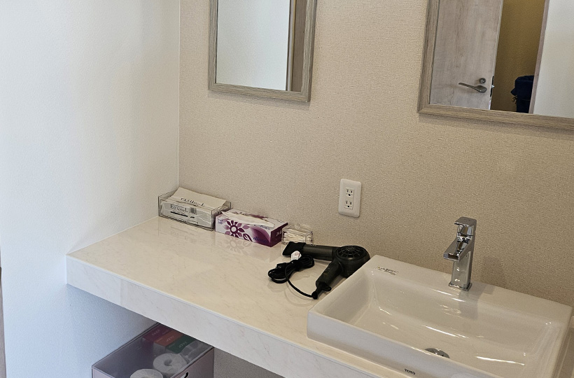 洗面台、ドライヤー備え付け